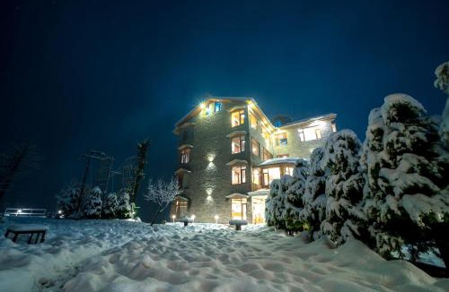 Manali Hotel | Snow City's Montana Blues Resort Manali - Heated & Air-Cooled Stay