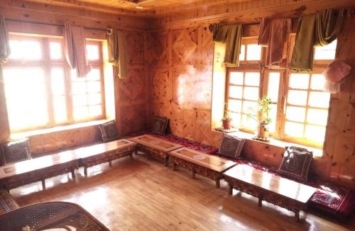 Keylong House | Snow Peaks View Homestay