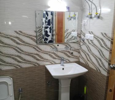 Burwa Hotel | Snow Range Cottages