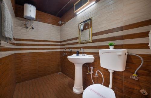 Kumarhatti Hotel | Snowfall View Home Kasauli Operated by Splendid Hotels