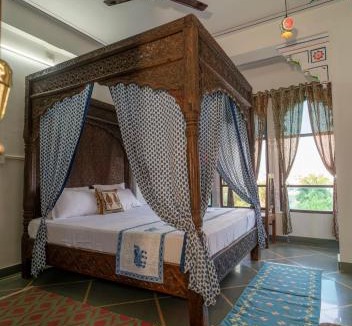 Lake Swaroop Sagar Hostel | Soham Haveli - A Lake Facing Stay in Udaipur