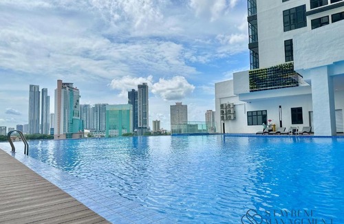 Taman Century Apartment | Space Residency Near KSL Mall JB by Stayrene
