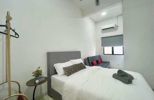 Tebrau House | Spacious 12 Pax Home Austin Crest JB
