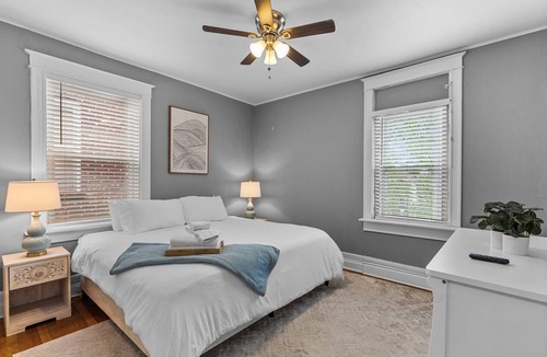 Northampton Apartment | Spacious 2 BR Balcony Hideaway