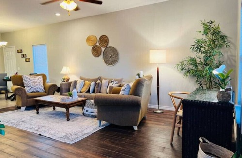 Navarre Apartment | Spacious, 2 King Beds, 6 Sleeper, 4 mi. From Beach