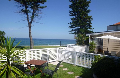 Narrabeen Apartment | Spacious 2BR Beachfront Apartment - The Coachhouse