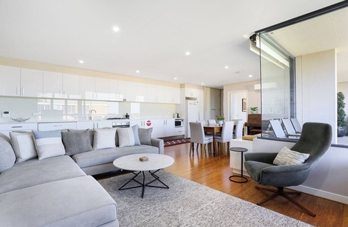 Waverton Apartment | Spacious 2BR luxe Waverton Village apartment w/harbour glimpses