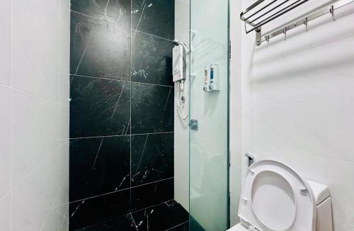 George Town Apartment | Spacious 2BR Suite for 5-7 pax