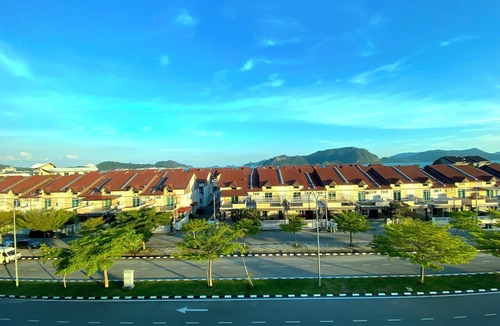 Kuah Apartment | Spacious 3-bedroom neighborhood apartment with AC in Langkawi
