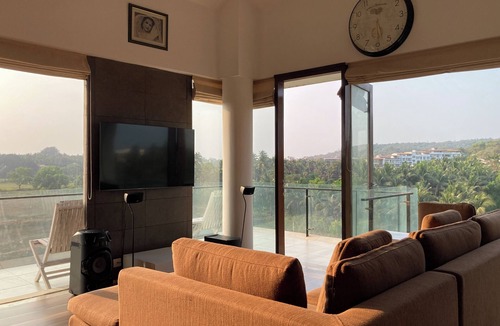 Candolim Apartment | Spacious 3-bedroom penthouse with WiFi, AC in fabulous Candolim