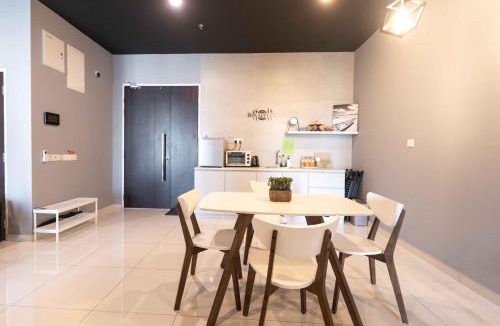 Kampung Sepuluh Apartment | Spacious 3 Bedrooms by Cozy Home