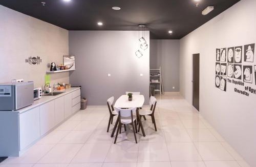 Kampung Sepuluh Apartment | Spacious 3 Bedrooms by Cozy Home