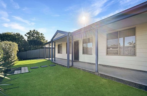 Broulee House | Spacious 4-Bed Home 2-Min to the Beach