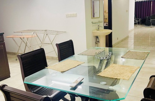 Dhaka Apartment | Spacious 4-bedroom apartment in lovely Dhaka Gulshan with AC, WiFi