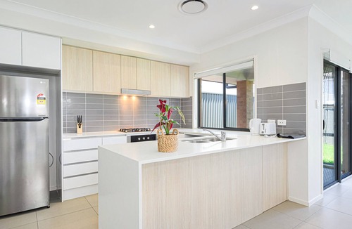 Cobbitty House | Spacious 4 Br Modern house WiFi & Parking