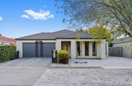 Gungahlin House | Spacious 4BR Family Retreat with Cozy Lounge