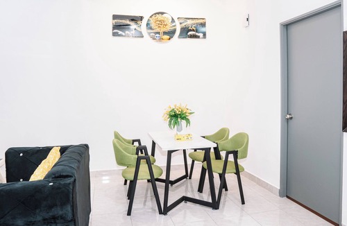 Senai House | Spacious 4BR Family Home Near Senai Airport JB