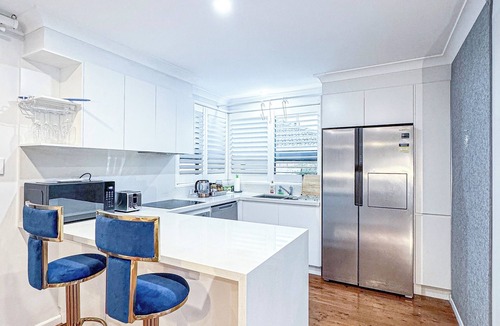 Picnic Point House | Spacious 4BR Home with Swimming Pool | Free Parking