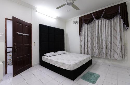 Tanjung Aru House | Spacious 4BR Home Near Beach & Airport Tanjung Aru