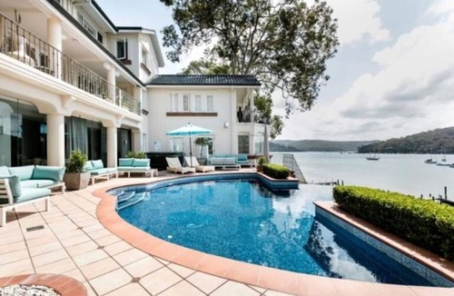 Newport House | Spacious 6-bedroom house in lovely Newport with pool and waterfront.