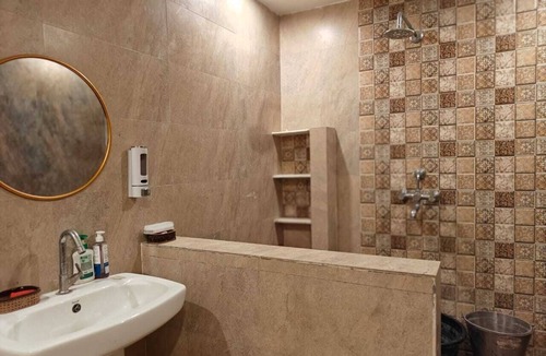 Sigra House | Spacious 8-bedroom house in lovely Varanasi with AC and modern Amenities