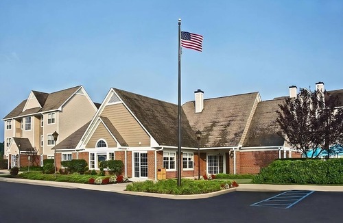 Charleston Hotel | Spacious Accommodation in Charleston! W/Private Kitchenette! Pets are Welcome!