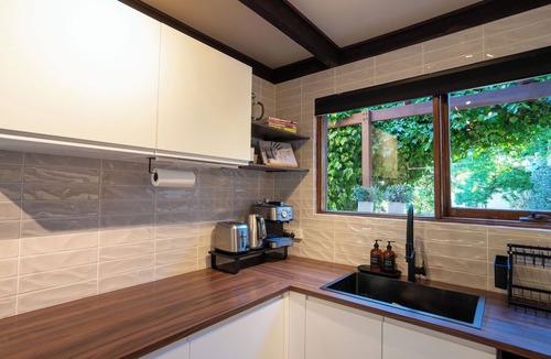 Armidale House | Spacious and Central 5 bedroom Home