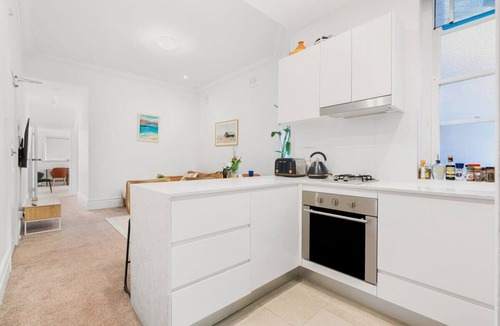 Kings Cross Apartment | Spacious Boutique Apartment in Beautiful Art Deco Block