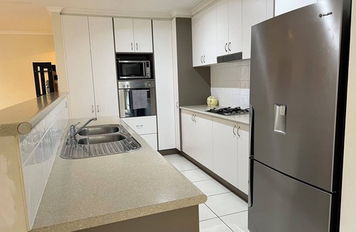 McKellar House | Spacious cheerful and comfortable family home
