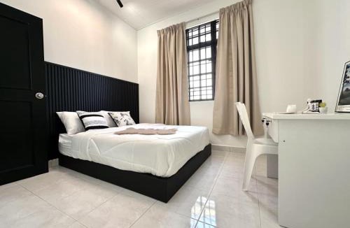 Kampung Kepala Gajah House | Spacious Classic 4BR Family Haven I Simpang Ampat