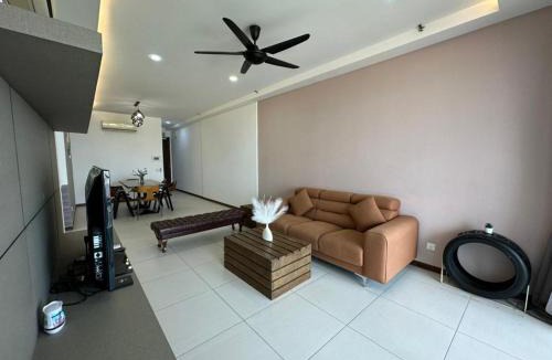 Seri Tanjung Pinang Apartment | Spacious Comfy 8pax, 3 Bedroom, 2 Car Park, The Landmark