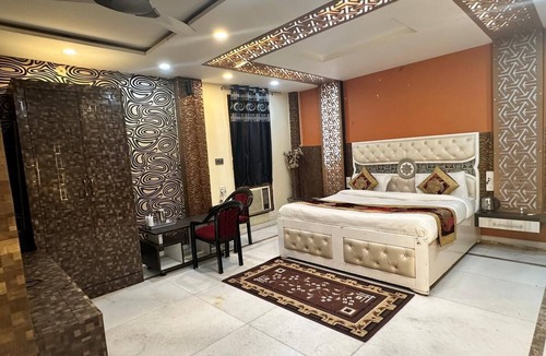 Varanasi Hotel | Spacious hotel in charming Varanasi with WiFi, AC