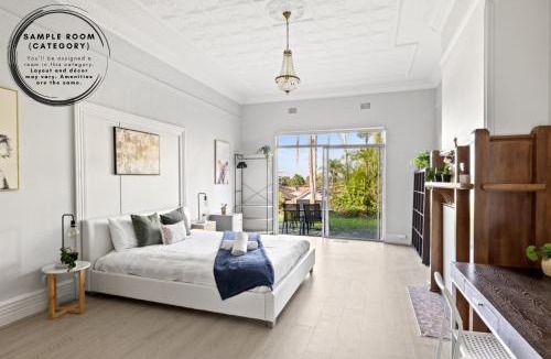 Lindfield House | Spacious King Room - Nearby Stations & Stores - Shared Bathroom