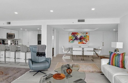 Boca Raton Apartment | Spacious Lakeside Condo with Resort-Style Amenities