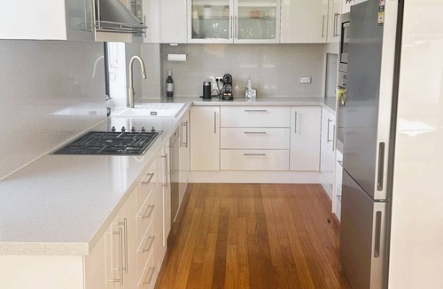 Bronte House | Spacious Luxury 4 Bedrooms Bronte Home 150m to Beach + Ocean Views+Internal Lift
