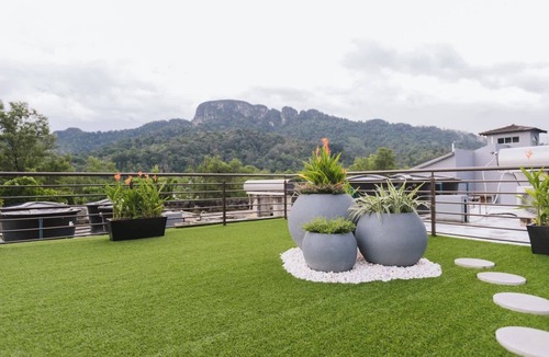 Taman Melawati House | Spacious Luxury 6BR Home in Kemensah, KL