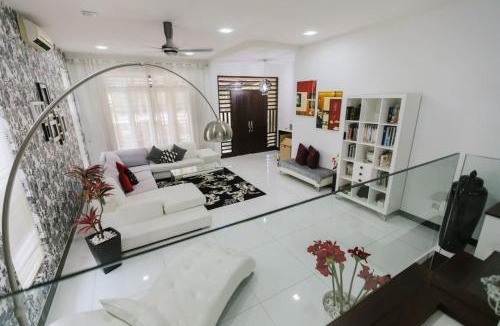 Taman Melawati House | Spacious Luxury 6BR Home in Kemensah KL