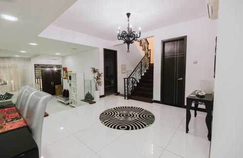 Taman Melawati House | Spacious Luxury 6BR Home in Kemensah KL