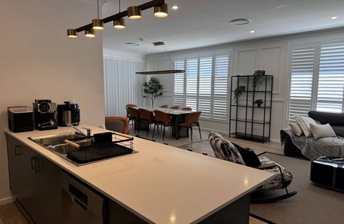 Menangle Park House | Spacious Luxury Home of 8 bedroom in Menangle Park