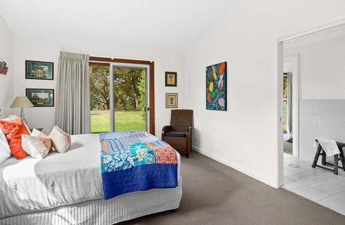 Exeter House | Spacious peaceful 3-Bed Home on a Winery Estate
