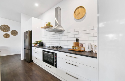Daylesford House | Spacious + Peaceful 3BR house w/deck, 1km to town