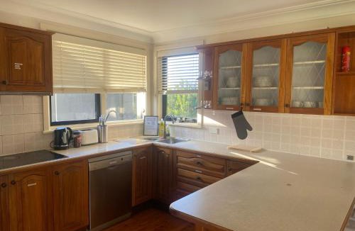 Greenacre House | Spacious Queen Room with Private Balcony - GA4