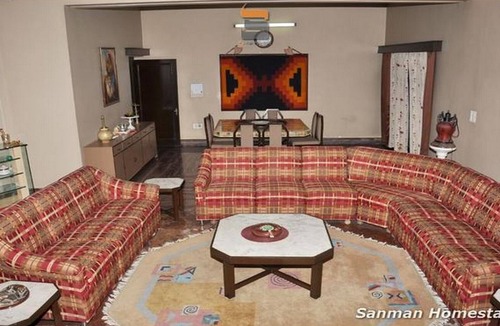 Adarsh Nagar House | Spacious room in a pleasant area