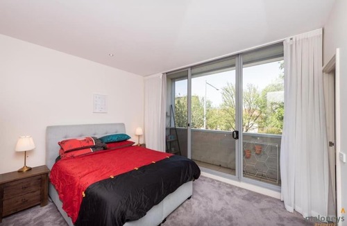 City West Apartment | Spacious sun-drenched apartment, centrally located