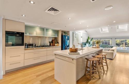 Woolloomooloo Apartment | Spacious Waterfront Loft at Woolloomooloo Wharf