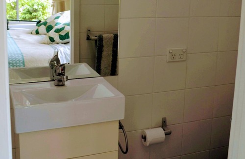 Point Clare Apartment | Split level apartment