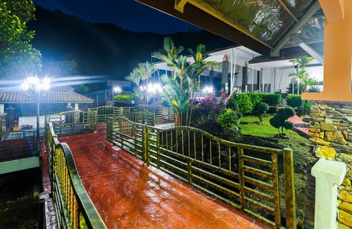 Kampung Bukit Tumboh Hotel | SPOT ON 89954 D'yan Chalet