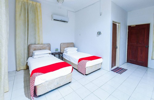 Kampung Bukit Tumboh Hotel | SPOT ON 89954 D'yan Chalet