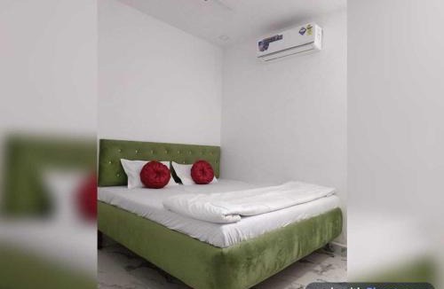 Kamthi Hotel | Spot On Hotel Blue Star