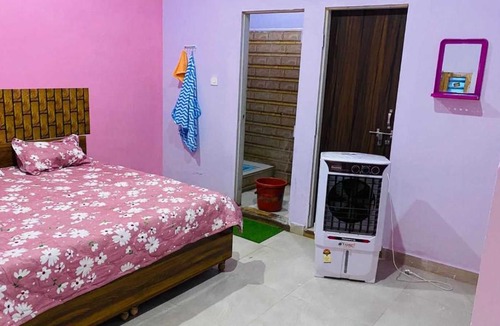 Neemrana Hotel | Spot On Neemrana Guest House & Pg